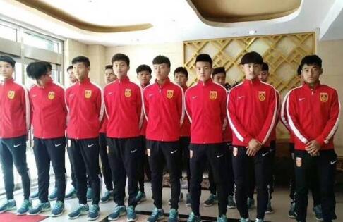 女朋友的泳衣